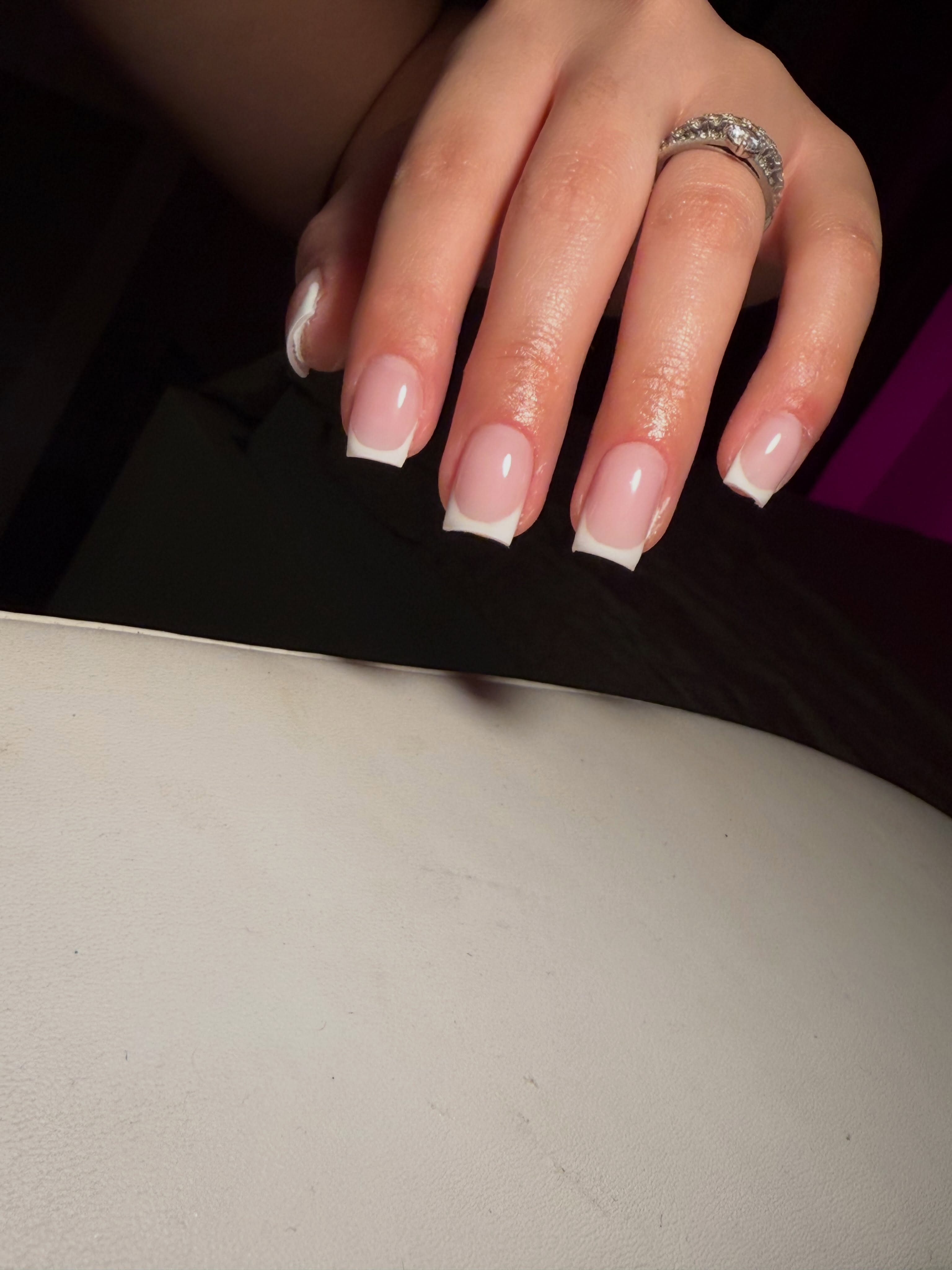 Pose French sur ongle naturel